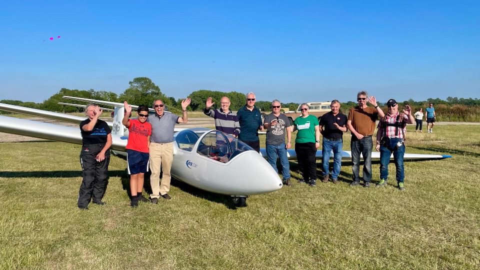 Gliding evening at Snitterfield Gliding Club, Stratford upon Avon thumbnail
